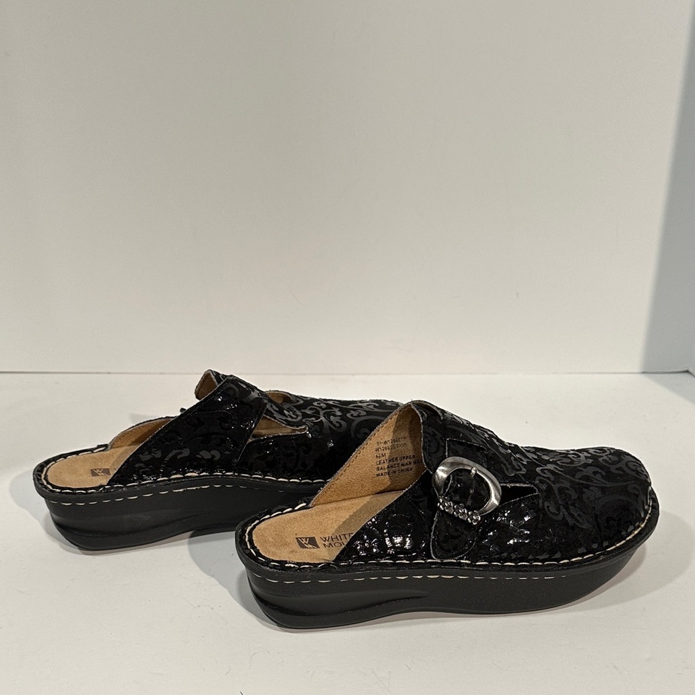 White Mountain Elegant Black Patterned Mules - image 5